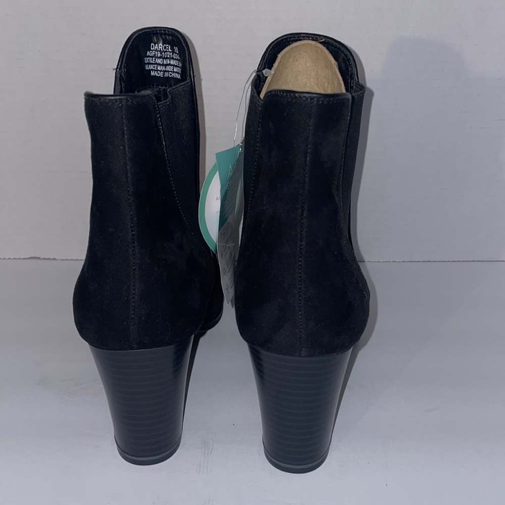 Black ankle boots. Brand - Andrew Geller. Never worn with tags - Picture 2 of 4